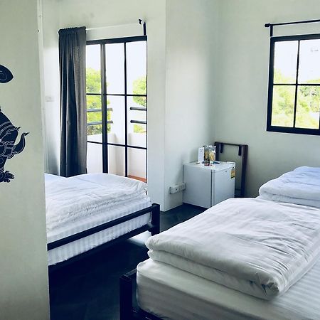 Niitra Hostel Ban Khlong Nang Li Kültér fotó